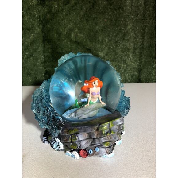 Disney Showcase Ariel from The Little Mermaid 100 MM Waterball NO CHIPS - Picture 4 of 7